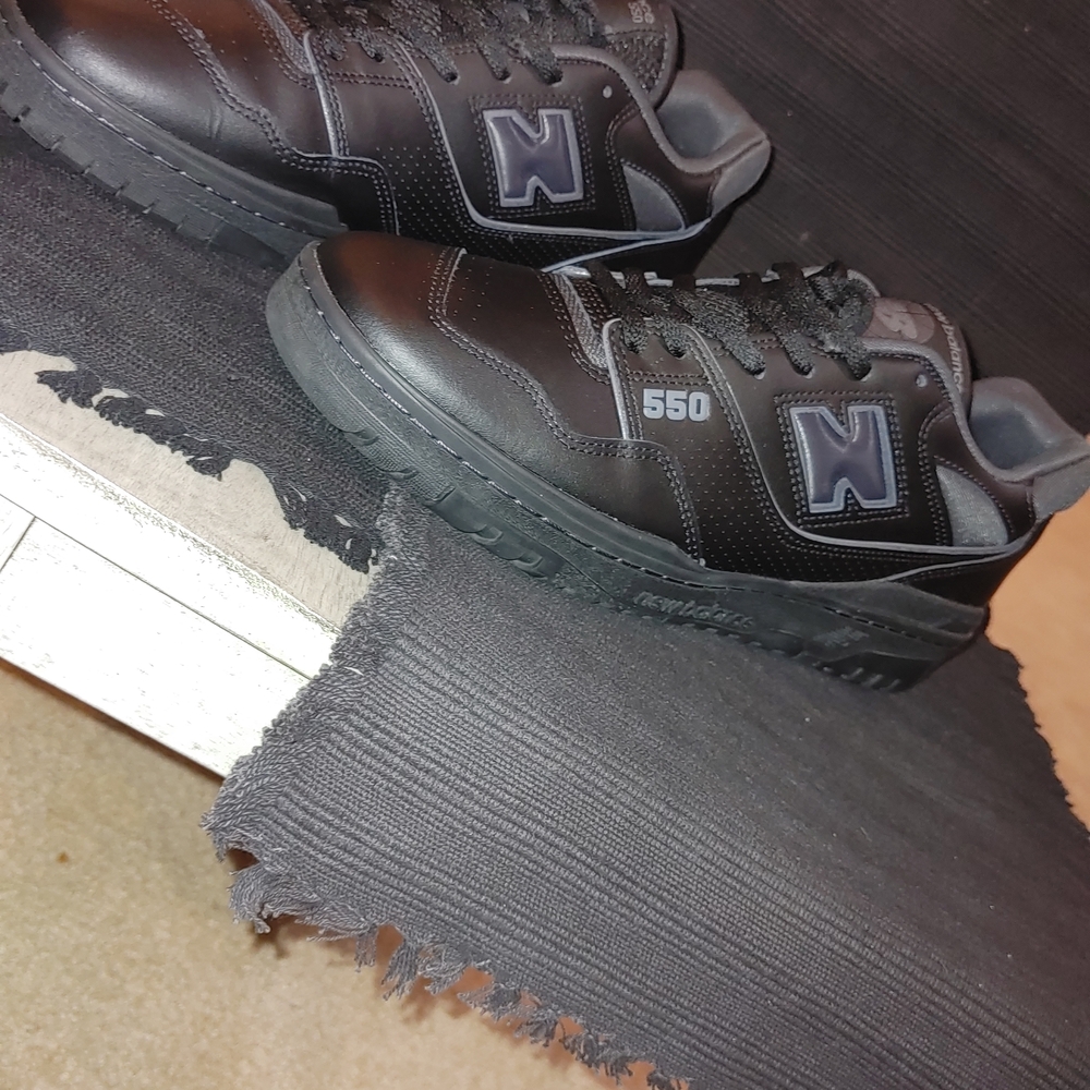 New Balance Men's Black Sneakers